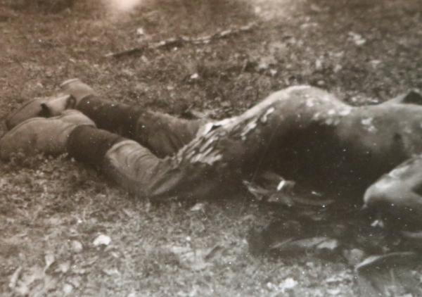 altes Foto - gefallener Soldat - Land ??